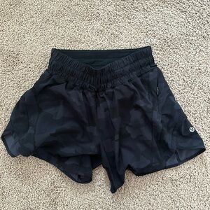 Lululemon 4” hotty hots.